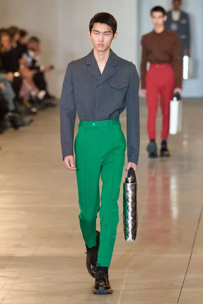 Look 30